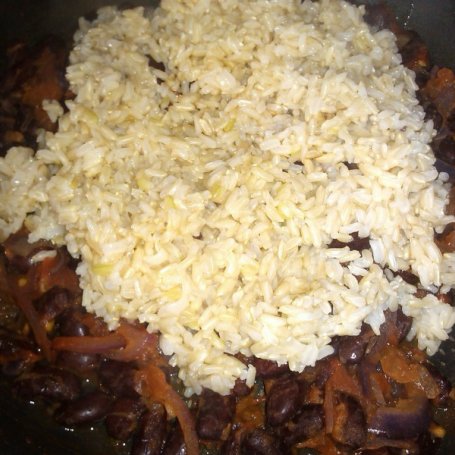 Krok 6 - Brązowy ryż z czerwoną fasolą na ostro foto