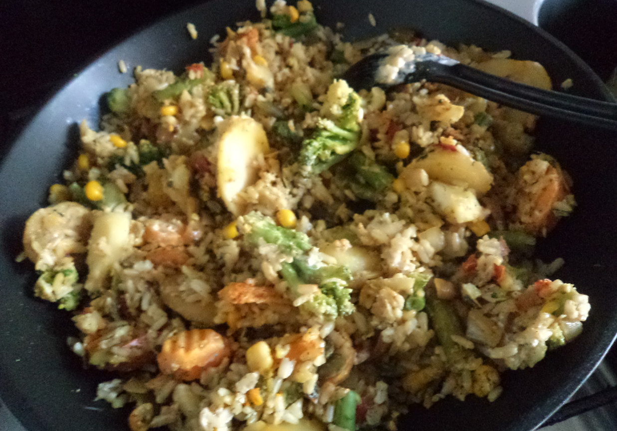 Brązowy ryż z warzywami na patelnię i pestkami dyni :) foto