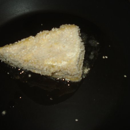 Krok 4 - Brie w towarzystwie łososia wędzonego i sezamu foto