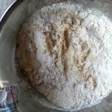 Krok 3 - Brioche, brioszki z gorzką czekoladą foto