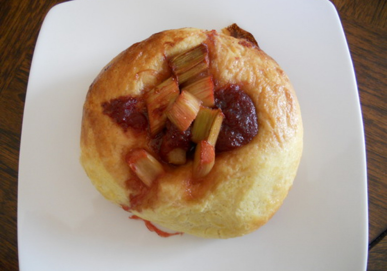 Brioszki z rabarbarem DoradcaSmaku.pl