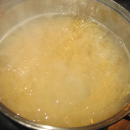 Krok 5 - Brokuł i kalafior w sosie serowym z makaronem foto