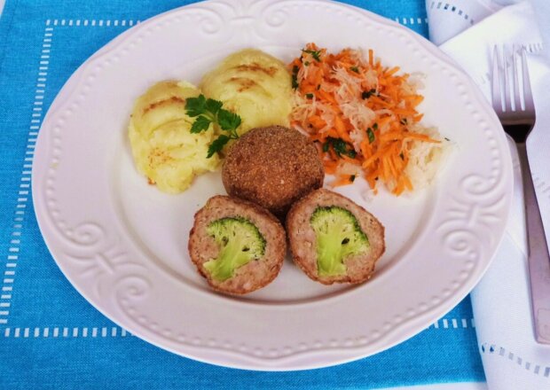 Fotografia przedstawiająca Brokuł otulony mielonym mięsem
