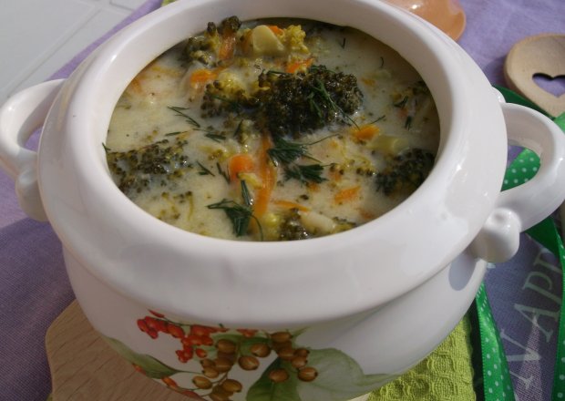 Fotografia przedstawiająca Brokułowa zupa.