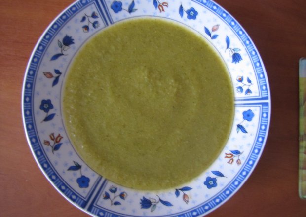 Fotografia przedstawiająca Brokułowa zupa-krem