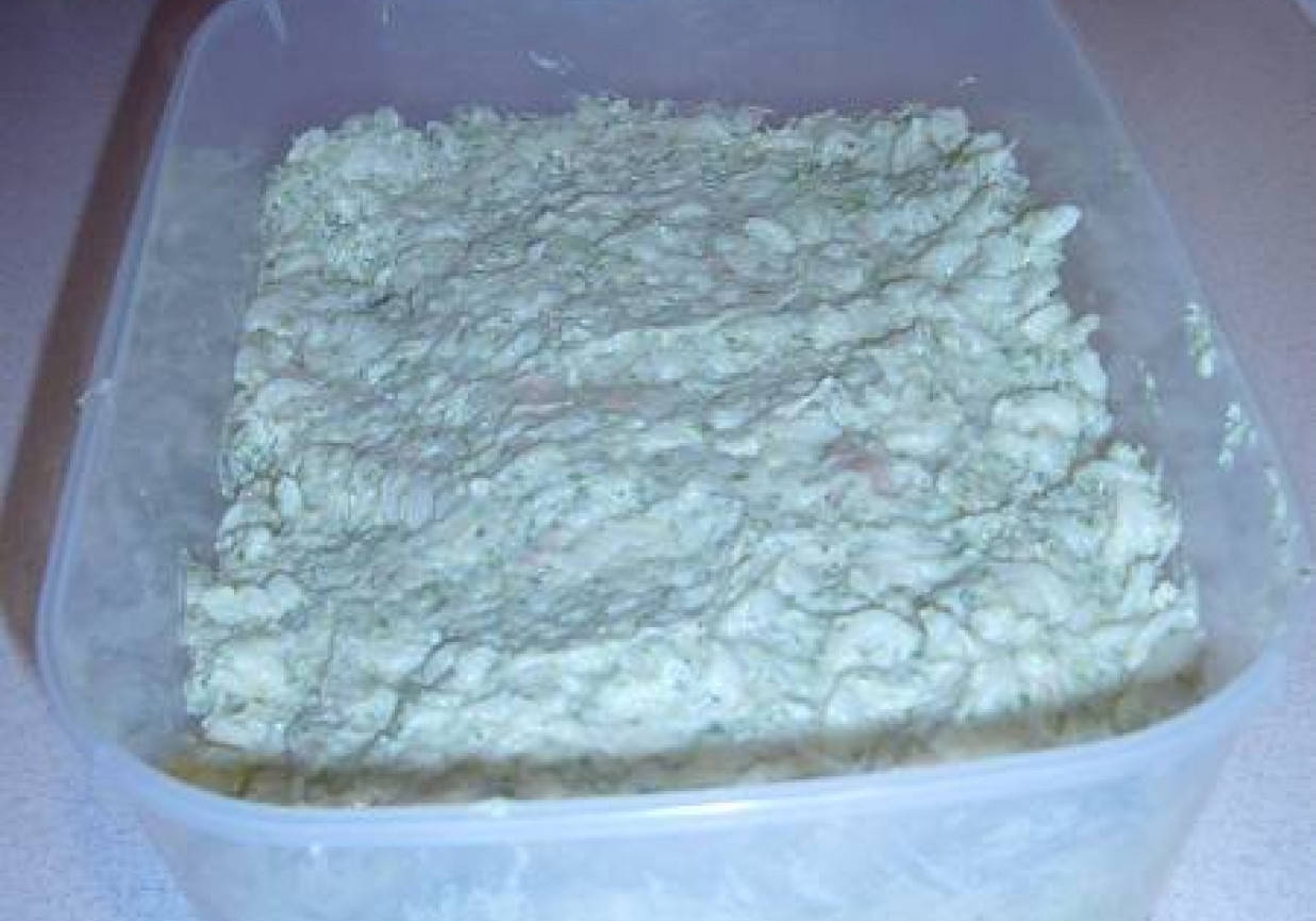 Brokułowo - makaronowa sałatka z tuńczykiem i sosem czosnkowym. foto