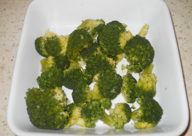 Fotografia przedstawiająca Brokuły gotowane z masłem