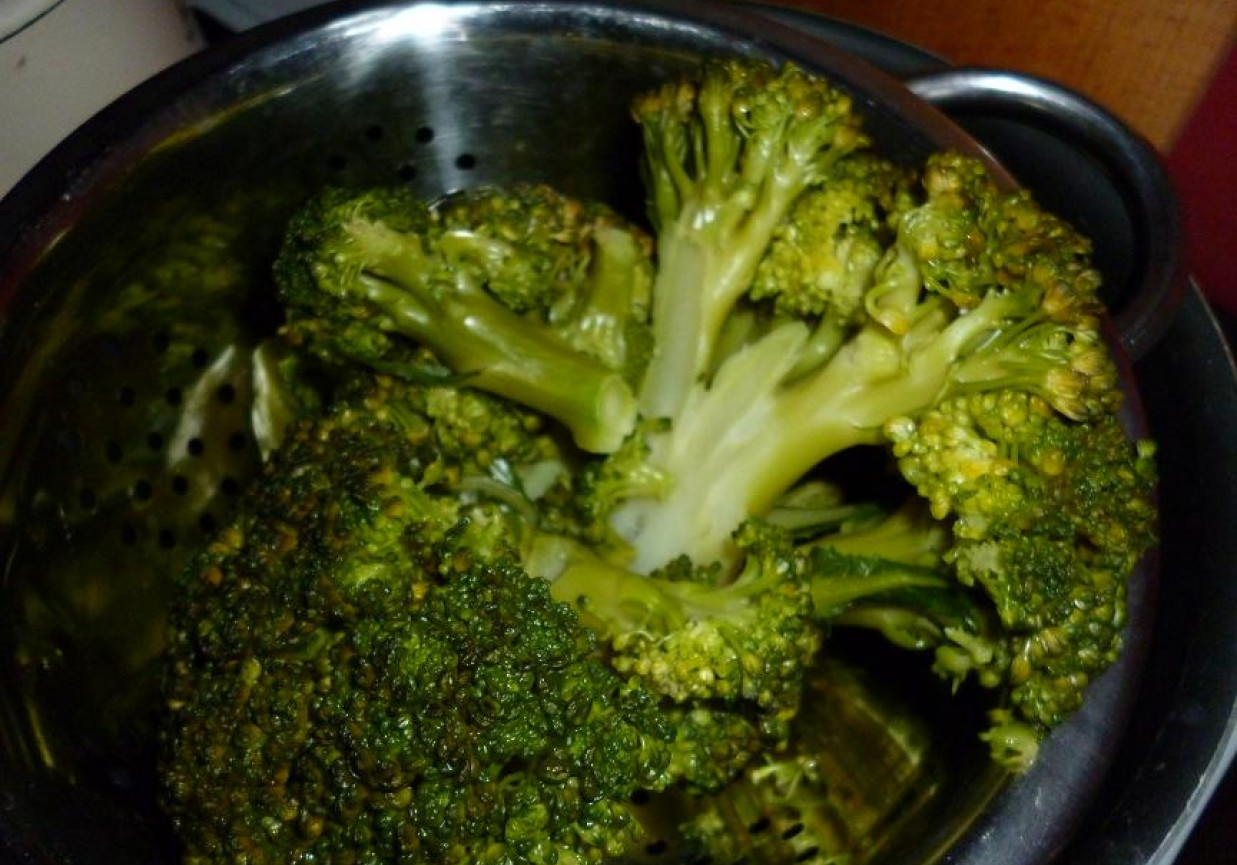brokuły w masełku czosnkowym foto