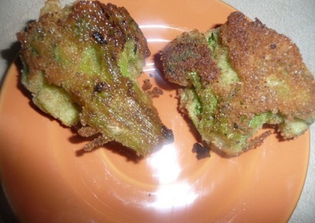 Fotografia przedstawiająca brokuły w panierce