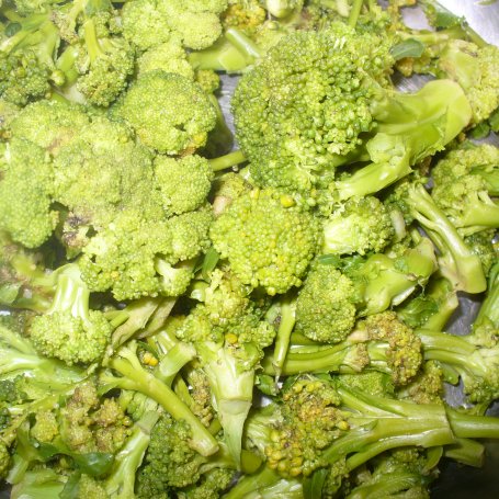 Krok 4 - Brokuły z makaronem i sosem pomidorowym  foto