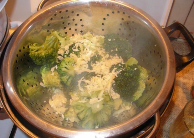 Fotografia przedstawiająca Brokuły z serem
