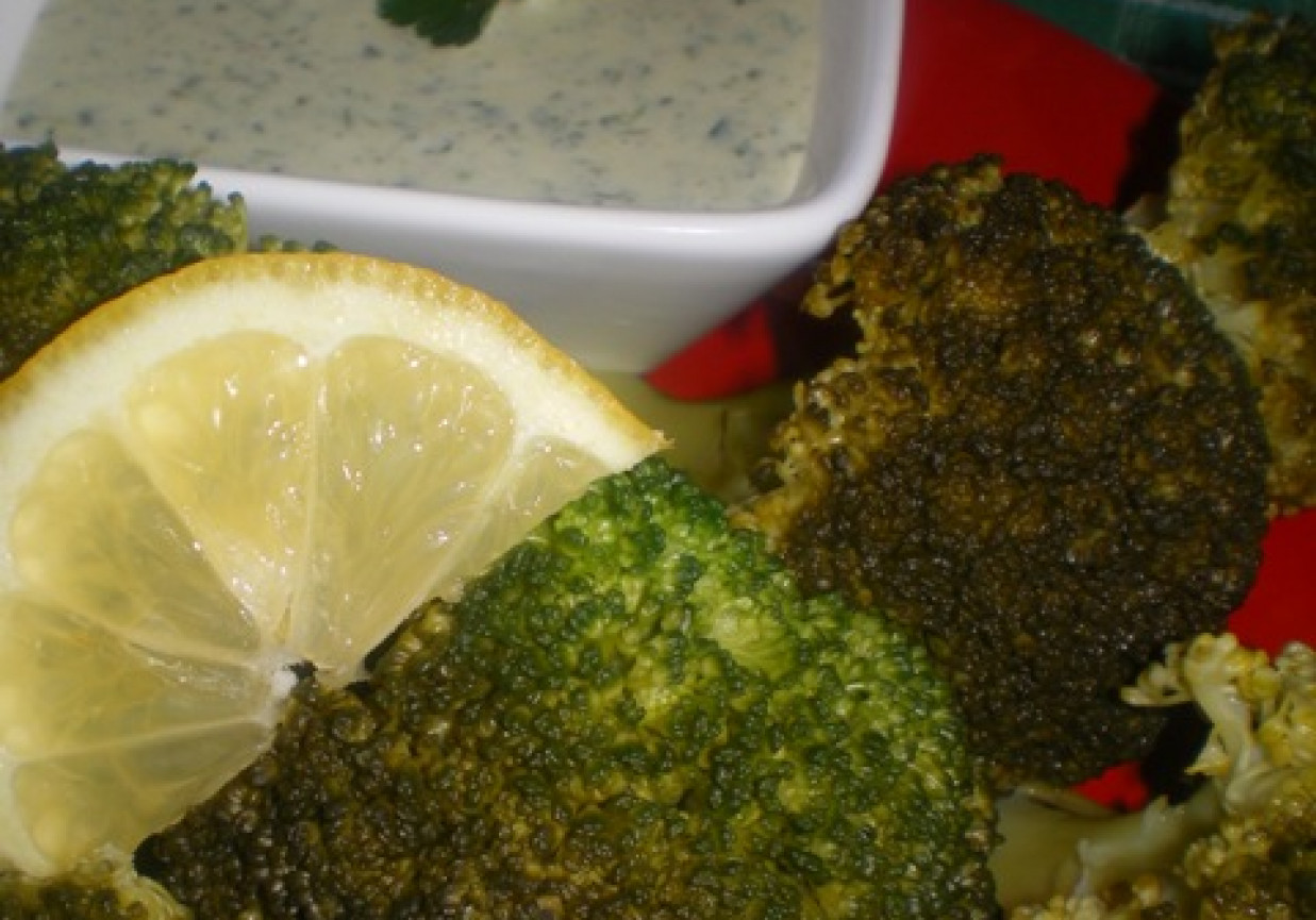 Brokuły z sosem pietruszkowym foto