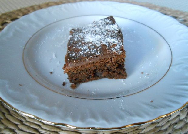 Fotografia przedstawiająca Brownie- mocno czekoladowe ciasto