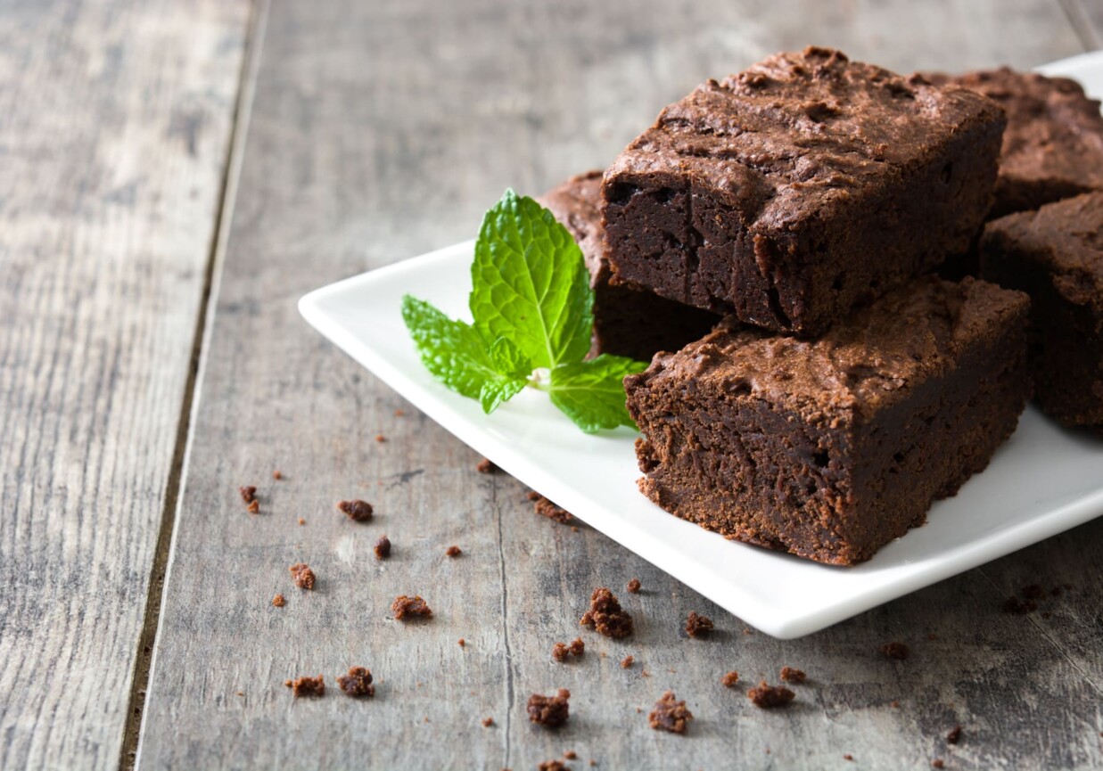Brownie z czerwonej fasoli z bananem i masłem orzechowym foto