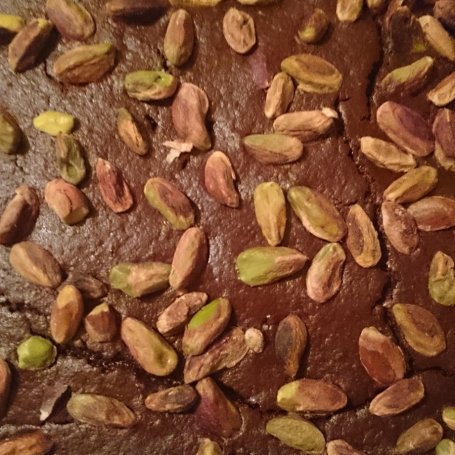 Krok 4 - Brownie z kaszy jaglanej z solonymi pistacjami foto