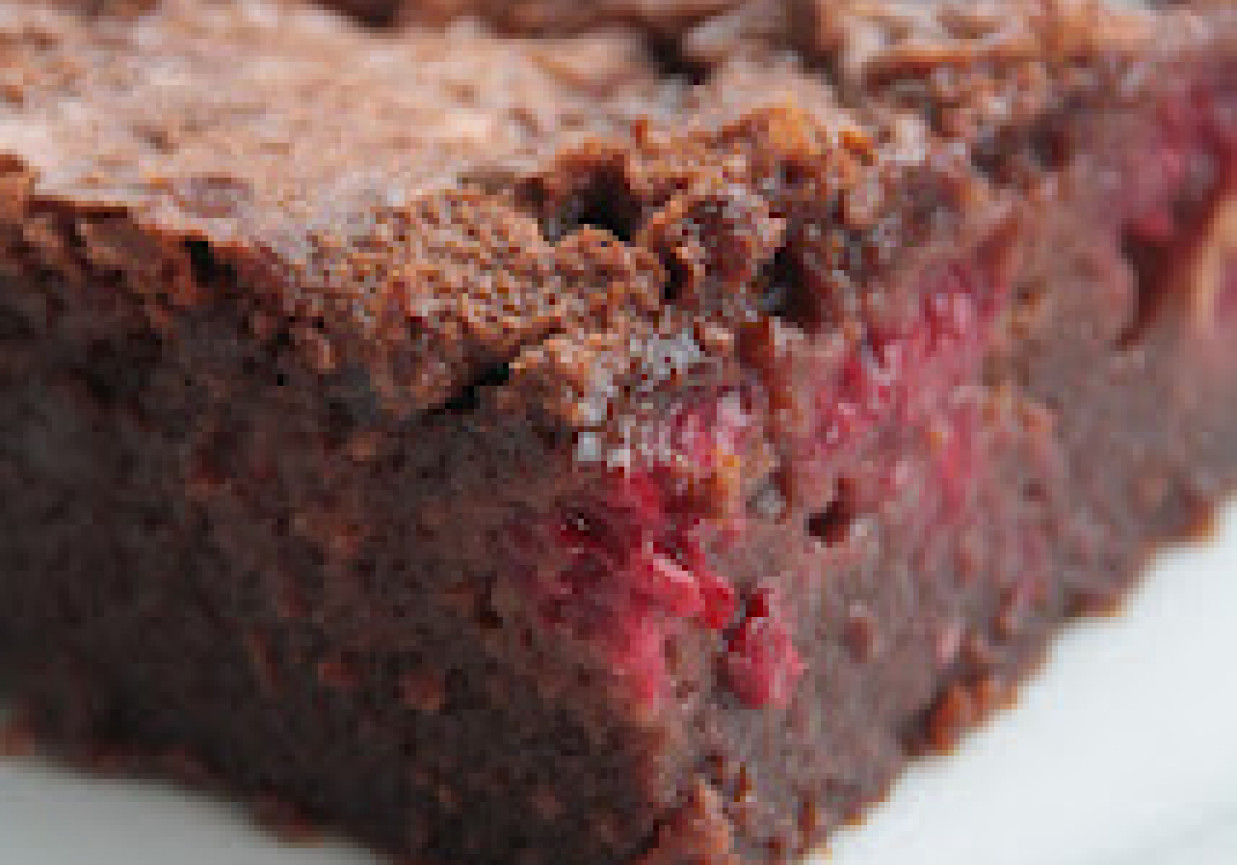 Brownie z malinami foto