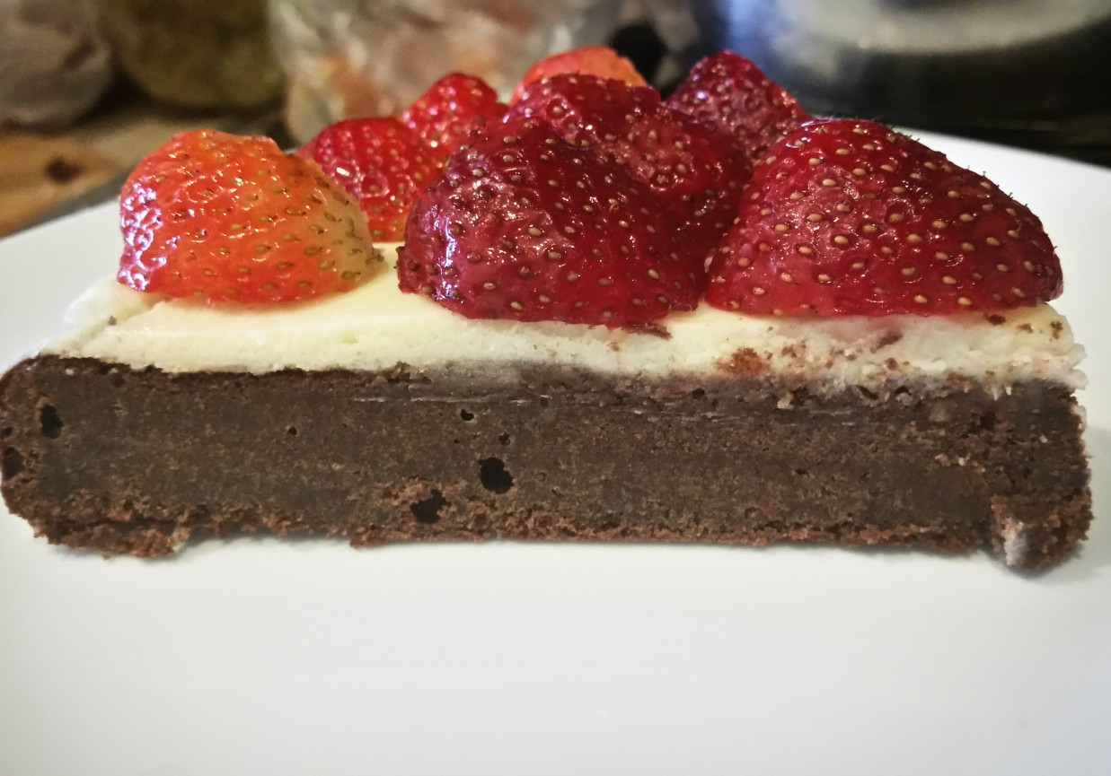 Brownie z serkiem mascarpone i truskawkami DoradcaSmaku.pl