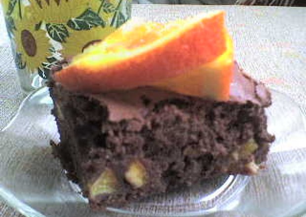 Fotografia przedstawiająca Brownies z pomarańczą i białą czekoladą