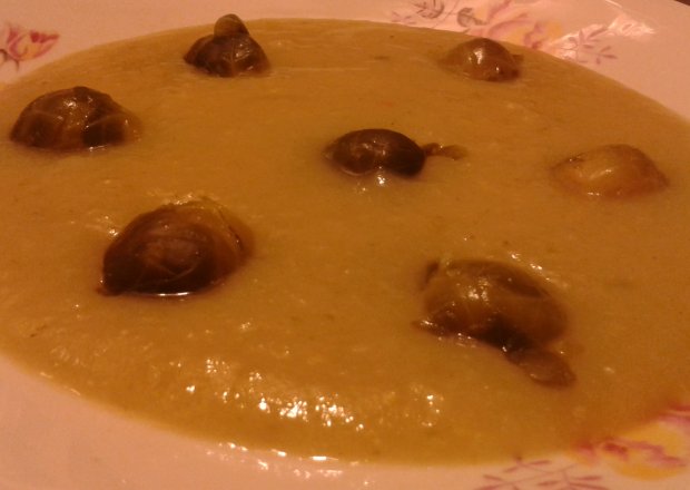 Fotografia przedstawiająca Brukselkowa zupa krem