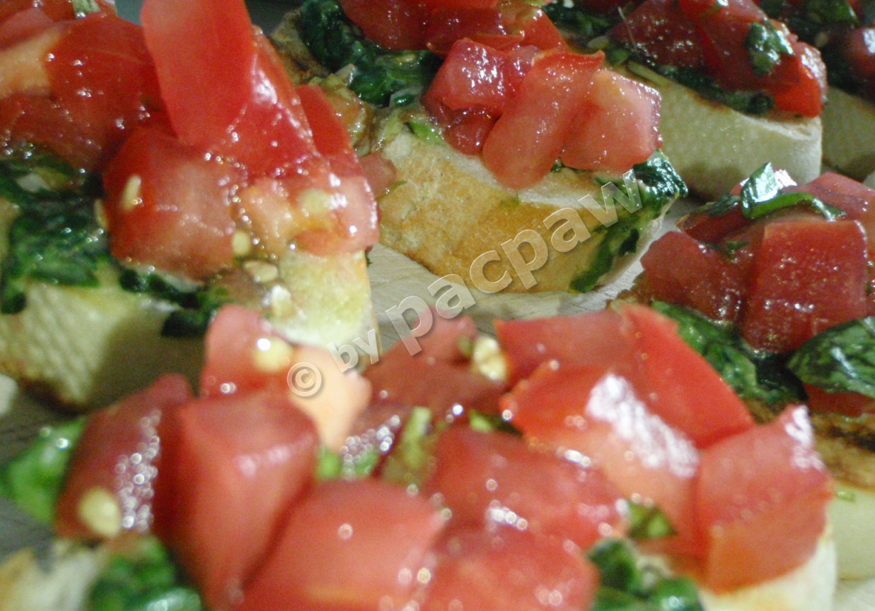 Bruschetta szpinakowo-pomidorowa z olejem lnianym foto