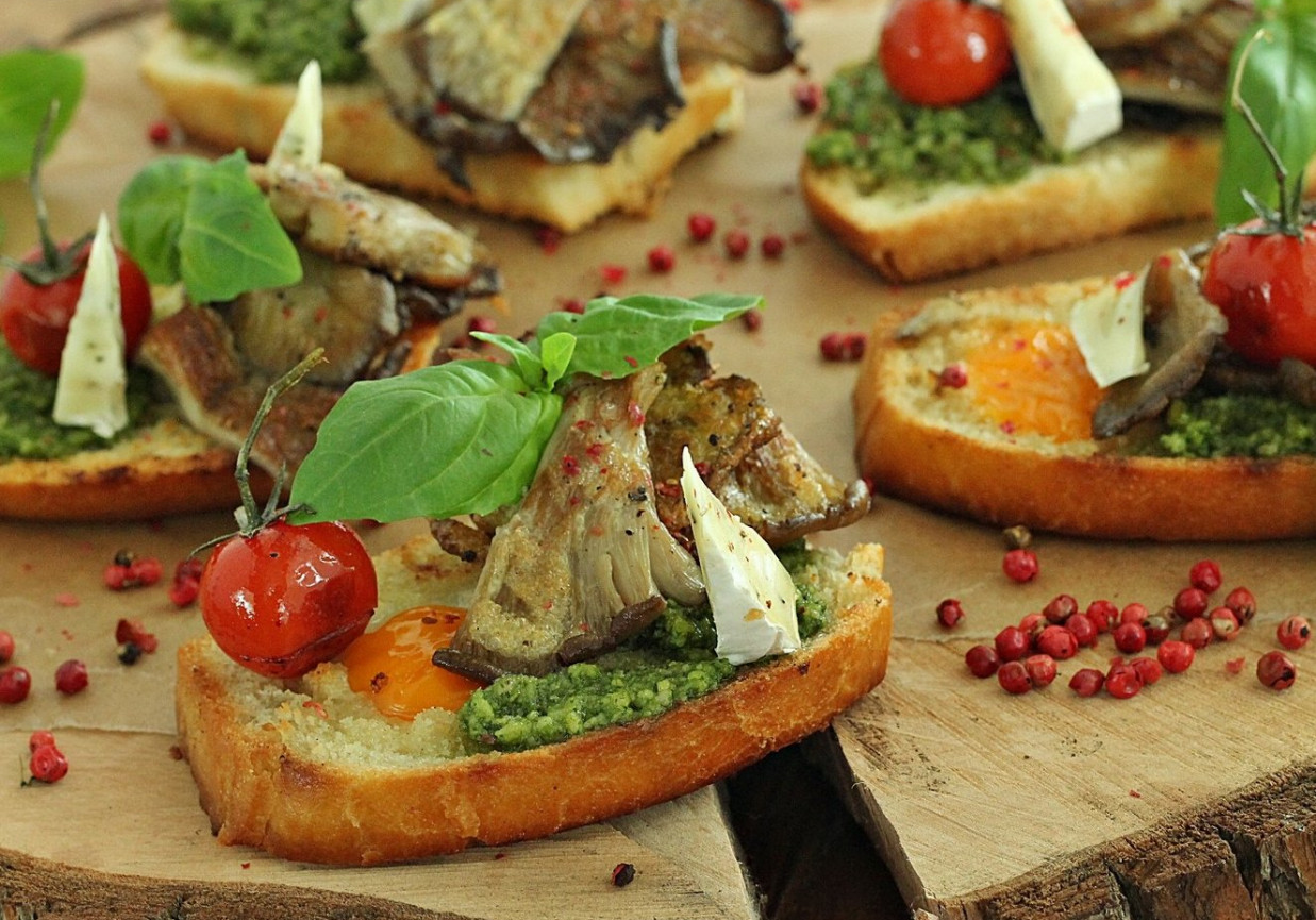 Bruschetta z boczniakami i pesto foto
