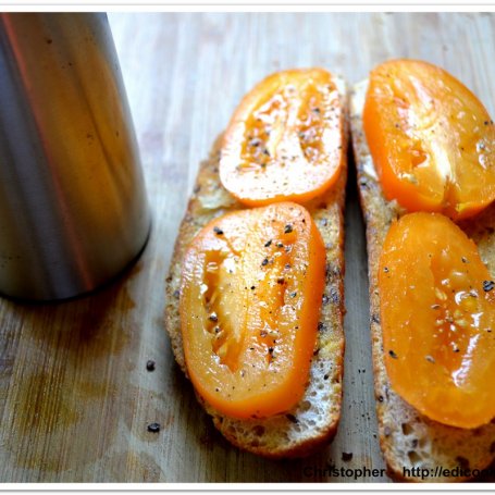 Krok 3 - Bruschetta ze smażonymi kaparami. foto