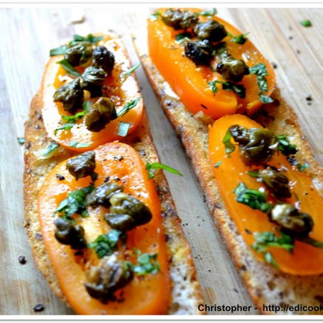 Krok 5 - Bruschetta ze smażonymi kaparami. foto