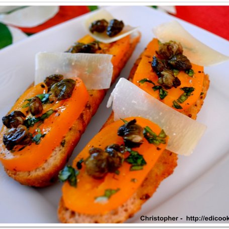 Krok 6 - Bruschetta ze smażonymi kaparami. foto