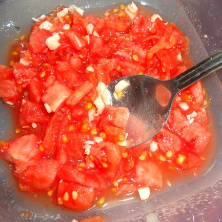 Krok 1 - Bruschetty ze świeżymi pomidorami i pachnącą bazylią foto