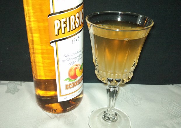 Fotografia przedstawiająca Brzoskwiniowy rum