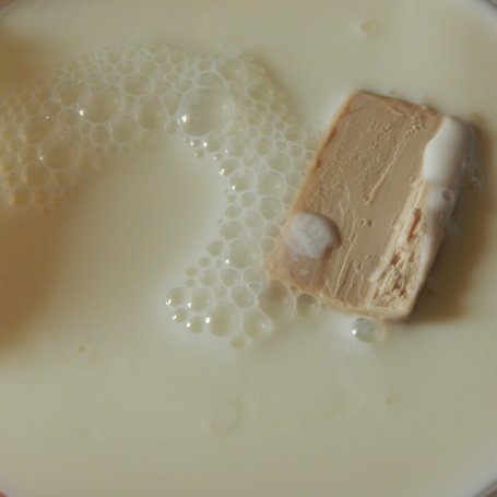 Krok 1 - Buchty drożdżowe ze śliwkami foto