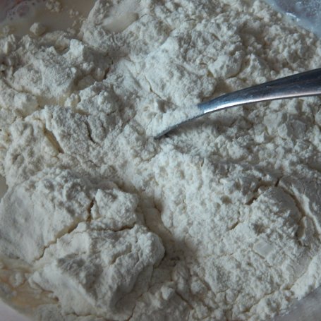 Krok 4 - Buchty drożdżowe ze śliwkami foto