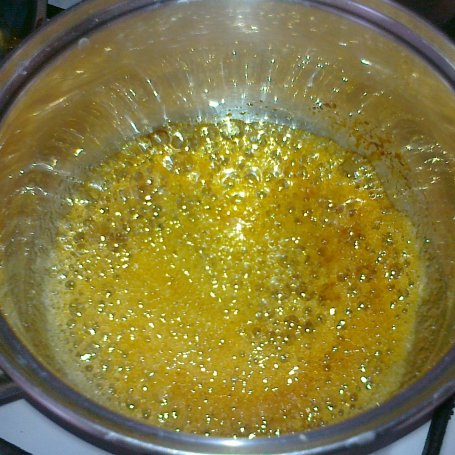 Krok 2 - budyń w sosie karmelowym z ananasem foto