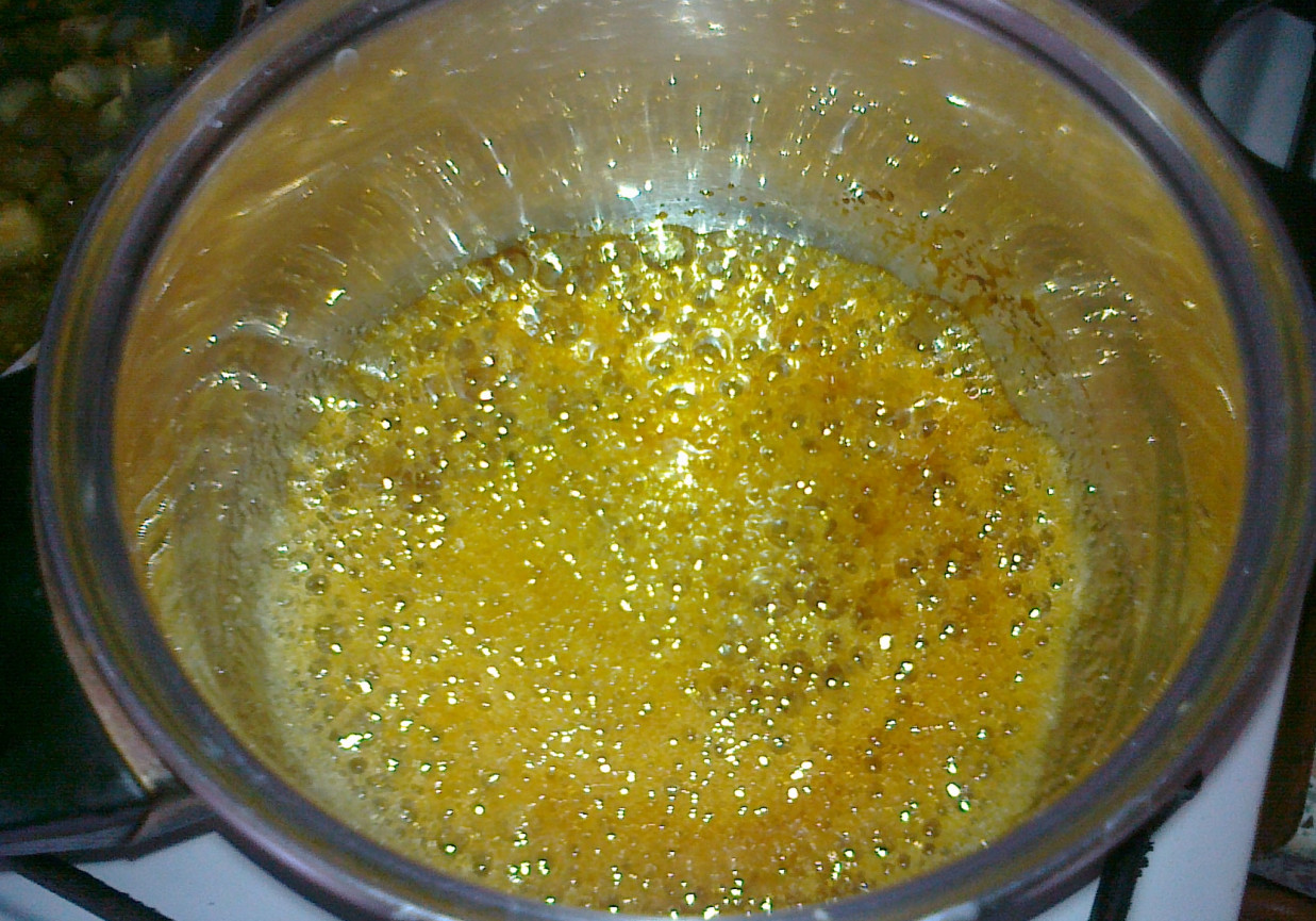 budyń w sosie karmelowym z ananasem foto