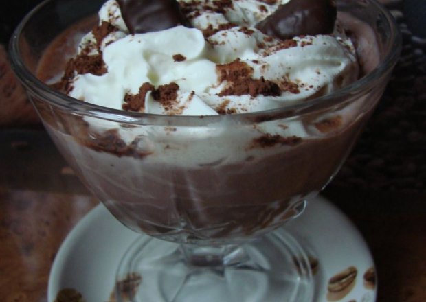 Fotografia przedstawiająca Budyniowy deser kakaowy