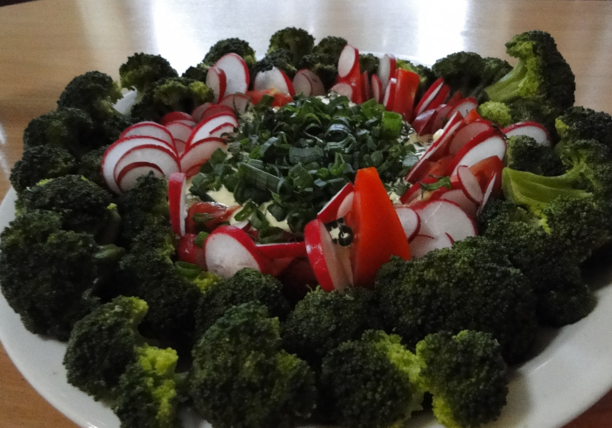 Bukiet warzyw z sosem czosnkowym foto