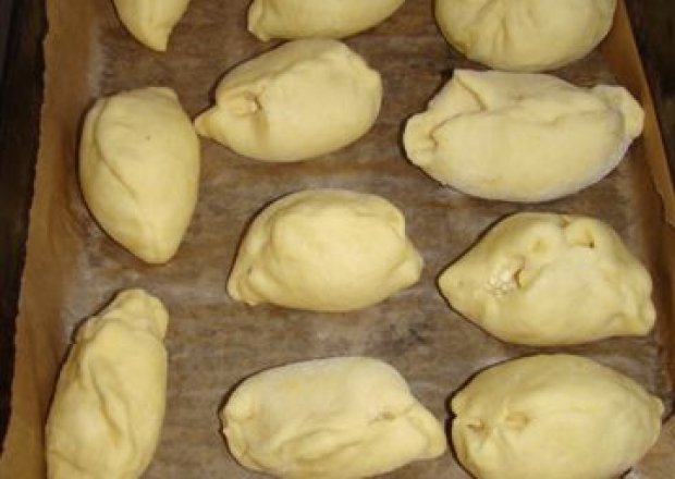Fotografia przedstawiająca Bułeczki drożdżowe z serem