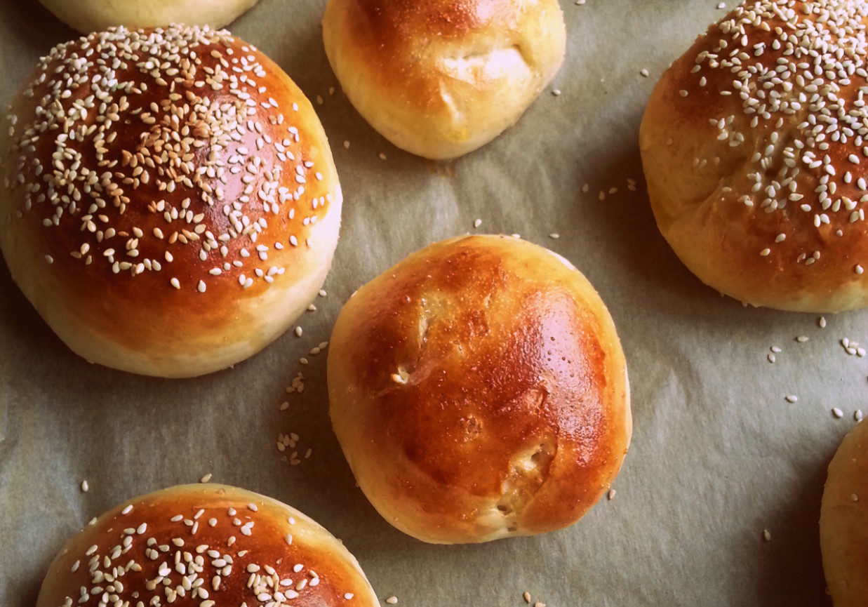 Bułeczki hamburgerowe z sezamem foto