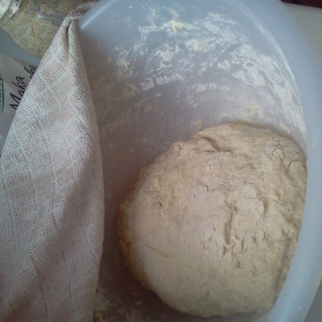 Krok 2 - Bułeczki pszenne z mąki chlebowej  foto
