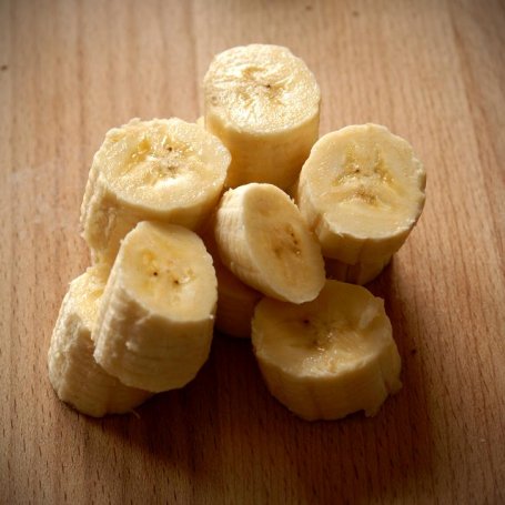 Krok 1 - Bułeczki z czekoladą i bananem foto
