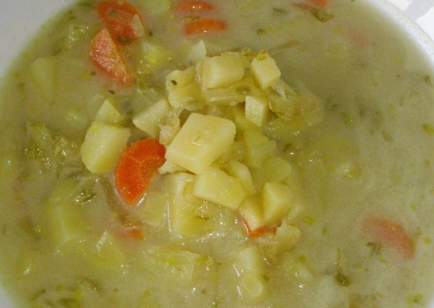 Fotografia przedstawiająca Bułgarska zupa ogórkowa
