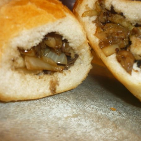 Krok 4 - Bułka z pieczarkami foto