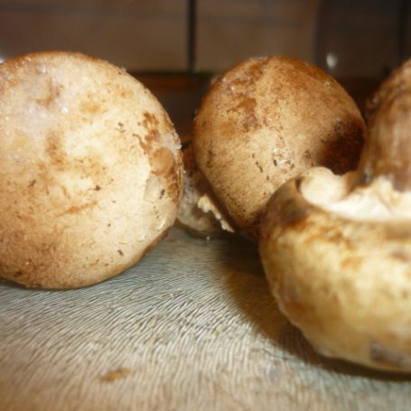 Krok 1 - Bułka z pieczarkami foto