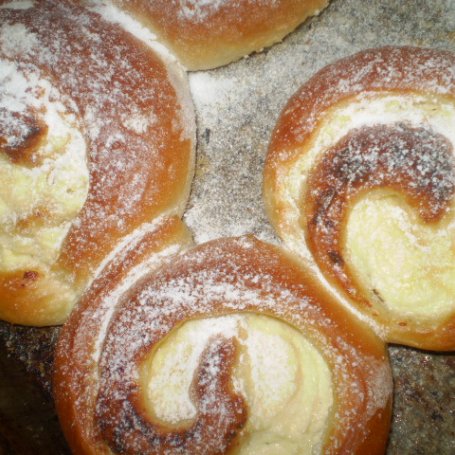 Krok 5 - Bułki drożdżowe z budyniem krok po kroku foto