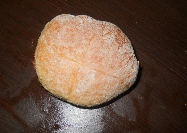 Fotografia przedstawiająca bułki drozdżowe z serem