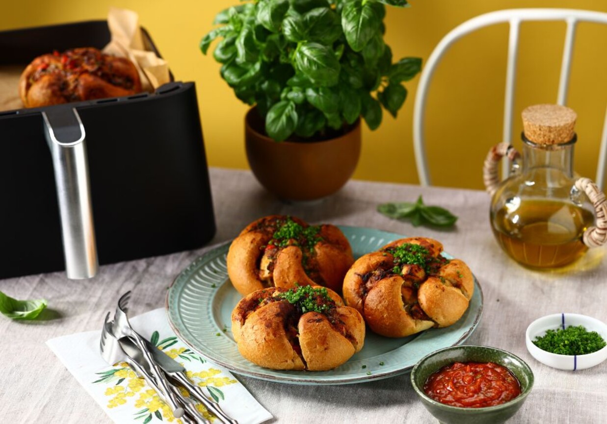 Bułki nadziewane z air fryera foto
