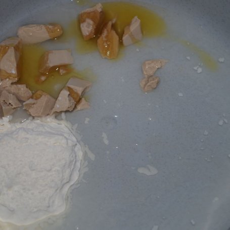 Krok 1 - Bułki z makiem (z dodatkiem kefiru) foto