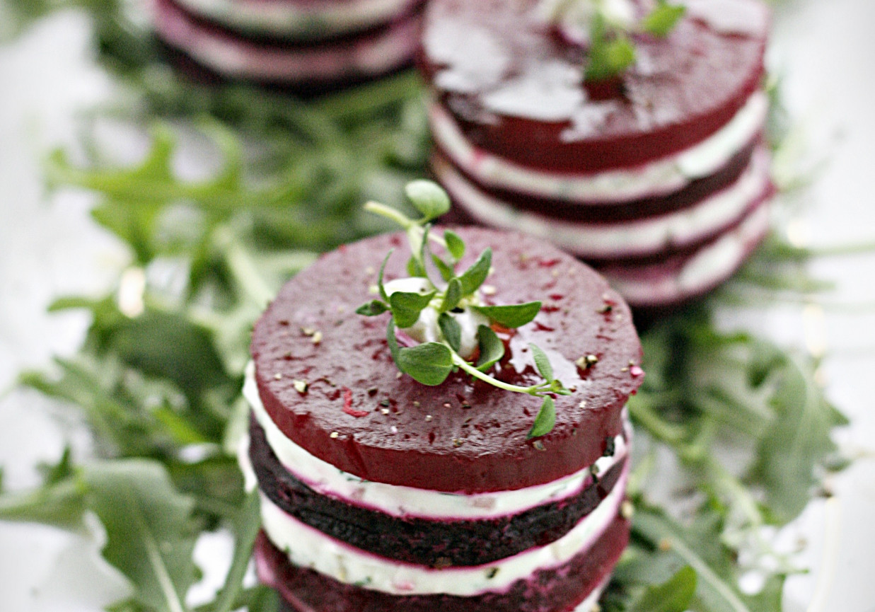 Buraczane mini torciki foto