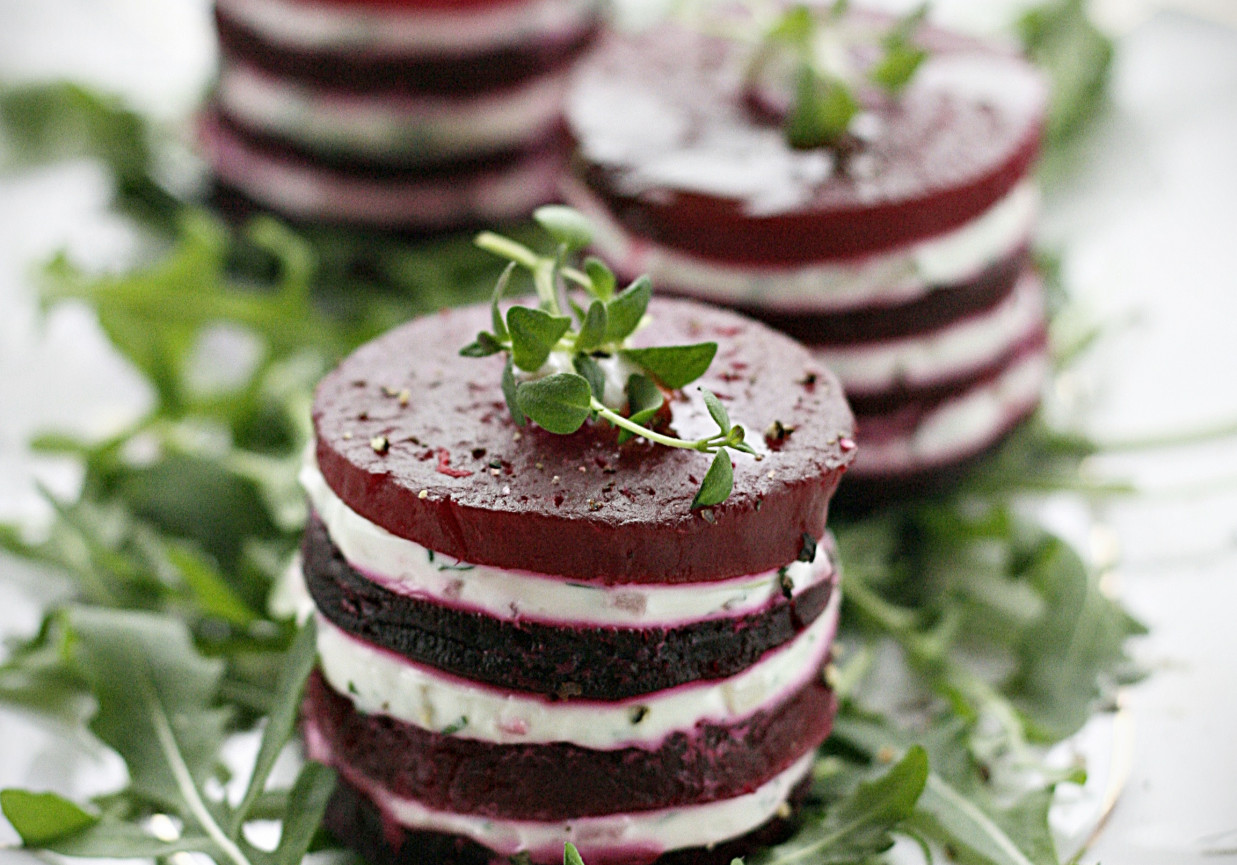 Buraczane mini torciki foto