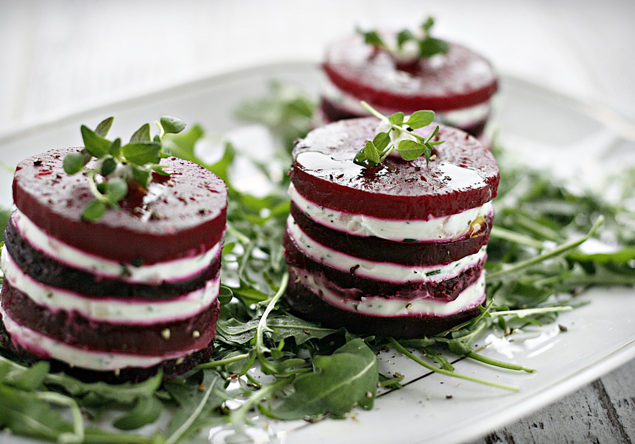 Buraczane mini torciki foto